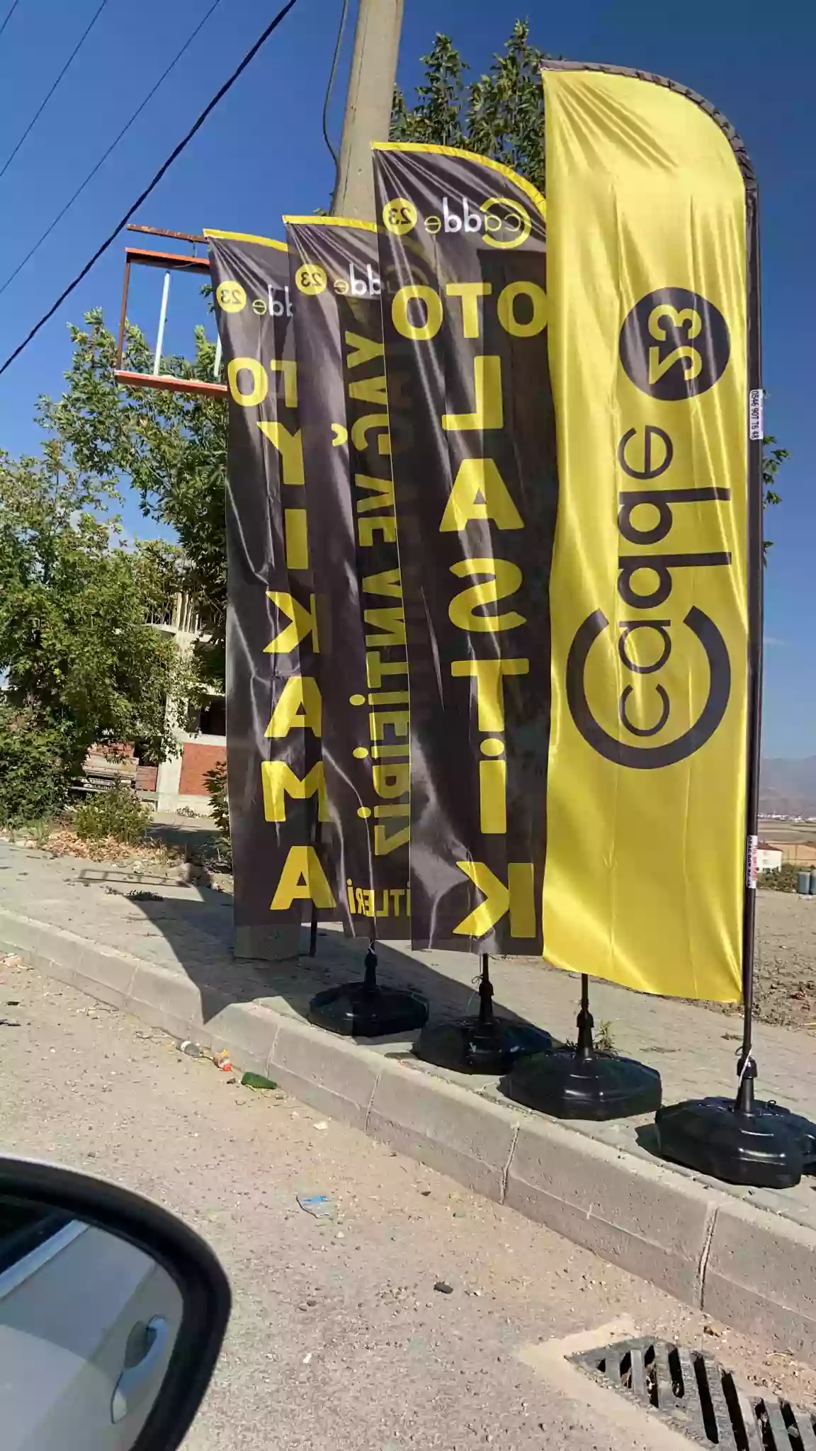 araba-lastik-degisimi-yelken-bayragi