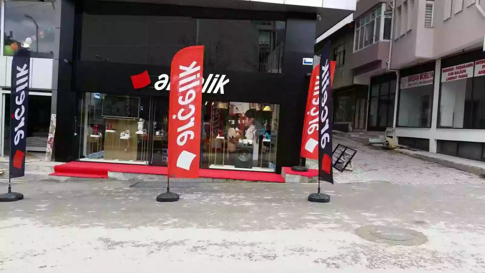 beyaz-esyaci-yelken-bayragi