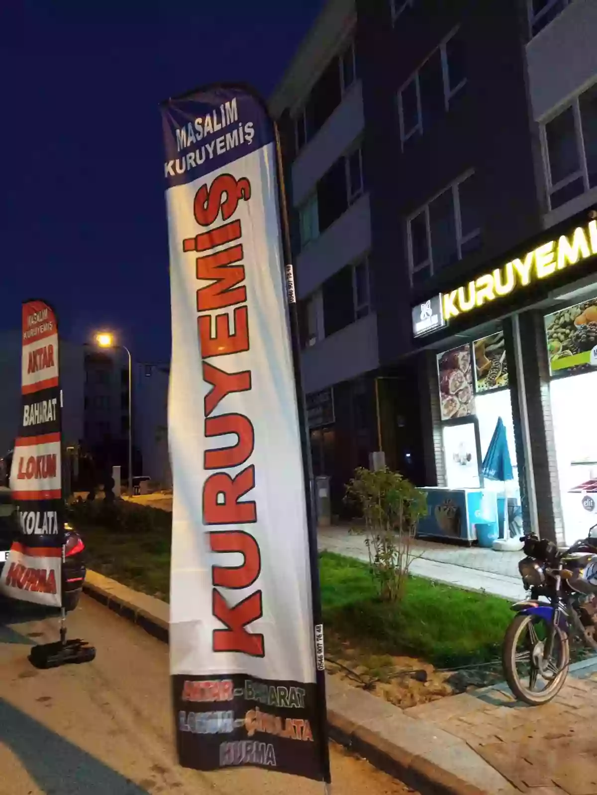 Kuruyemişçi Yelken Bayrak Örnekleri