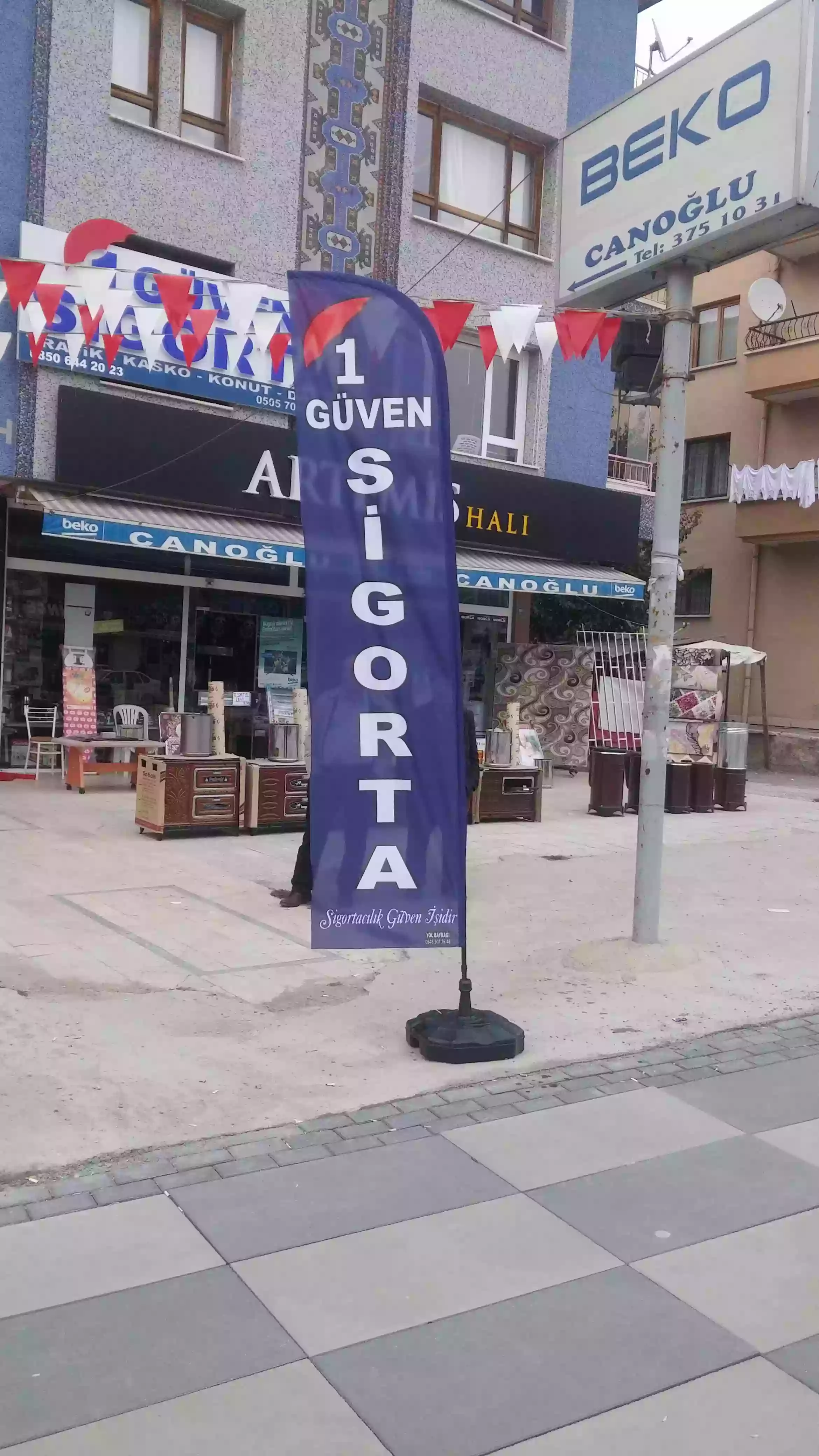 Sigortacı Yelken Bayrak Örnekleri